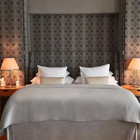 Hotel Diplomat Stockholm Exterior foto A bed with a headboard