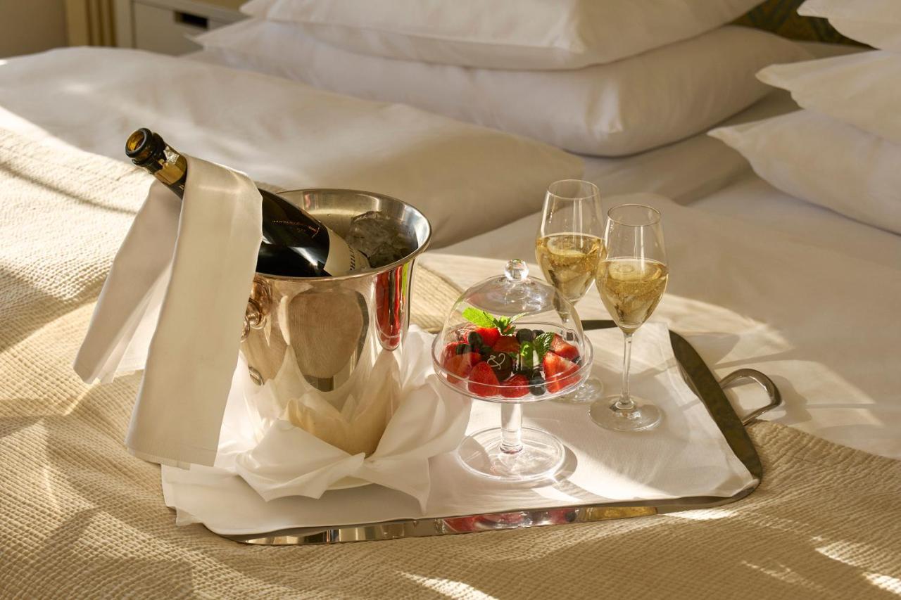 Hotel Diplomat Stockholm Exterior foto Room service